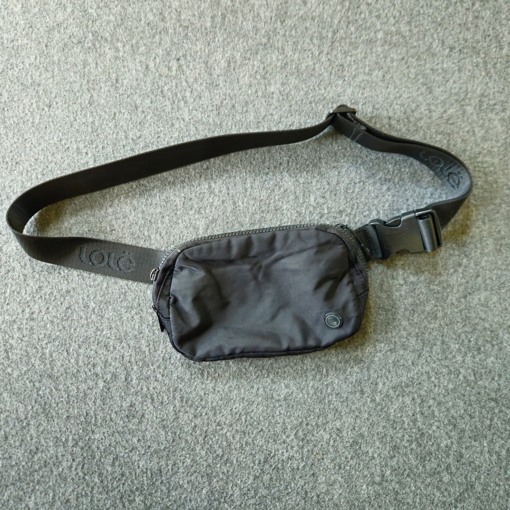 Lole Belt Bag Women OS Black Nylon Adjustable Logo Strap EUC